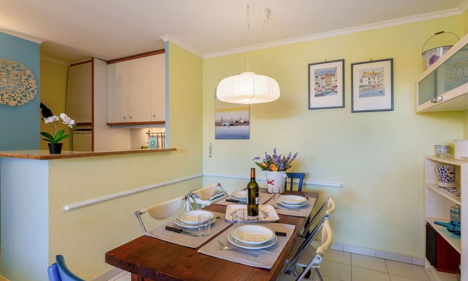 Cap Esterel Apartment | Cosy apartment for 5 people with WIFI, A/C, pool, TV, patio and pets allowed