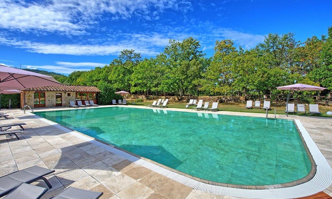 Simignano Apartment | Cosy apartment for 3 people with pool, WIFI, TV and pets allowed