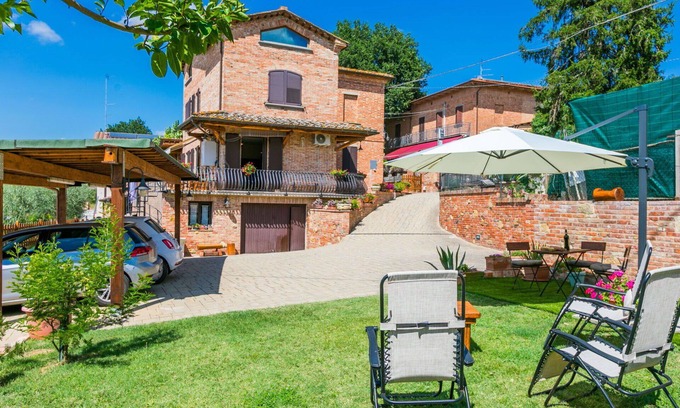 Cervognano Montenero Apartment | Cosy apartment for 3 people with WIFI, A/C, patio and pets allowed