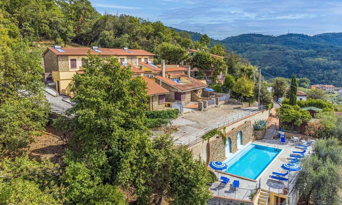 San Baronto Apartment | Cosy apartment for 4 people with pool, WIFI, balcony, pets allowed, panoramic view and parking
