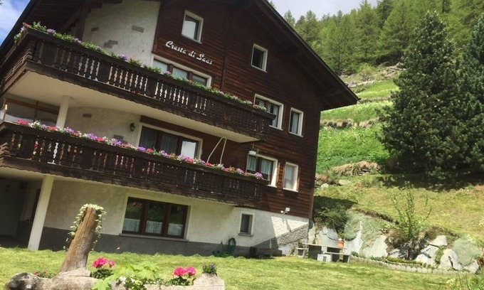 Saas Grund Apartment | Cosy apartment for 2 people with WIFI, TV, balcony and pets allowed