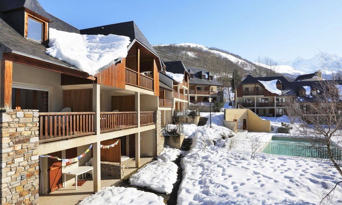 Peyragudes Apartment | Cosy apartment for 2 guests with WIFI, pool, TV, terrace, pets allowed and parking