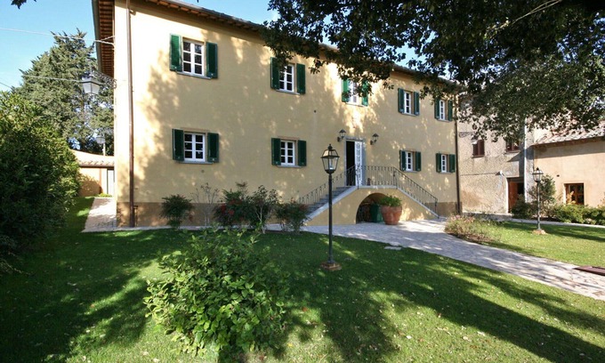 Volterra Apartment | Cosy apartment for 2 people with pool, WIFI, TV and pets allowed, close to San Gimignano