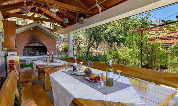 Donji Kraj Apartment | Cosy apartment for 2 people with WIFI, A/C, TV, terrace and parking