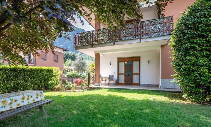 Omegna Apartment | Cosy apartment for 2 people with WIFI, TV, patio, pets allowed and parking