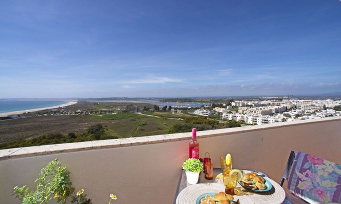 Torralta Apartment | Cosy apartment for 2 people with A/C, WIFI, TV and balcony