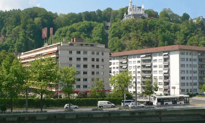 Lucerne Apartment | Cosy apartment for 3 people with WIFI, TV and balcony