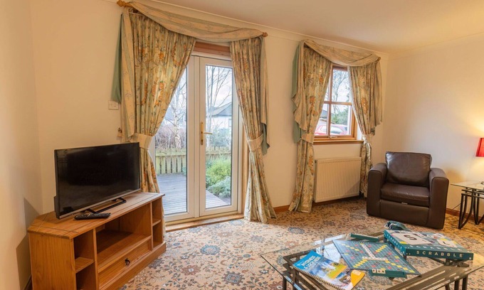 South Galson Apartment | Cosy apartment for 4 people with TV, terrace and parking