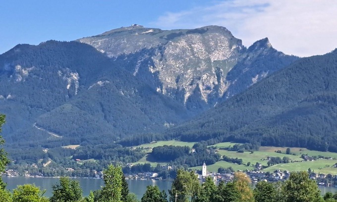 Strobl Apartment | Cosy apartment for 4 guests with WIFI, TV and balcony