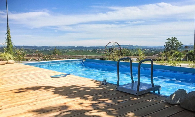 La Morra Apartment | Cosy apartment for 4 people with WIFI, pool, TV, patio and pets allowed
