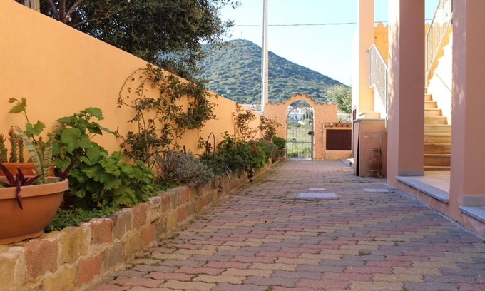 La Caletta Apartment | Cosy apartment for 4 guests with WIFI, A/C, TV, terrace and parking