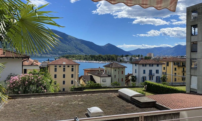 Muralto Apartment | Cosy apartment for 4 people with TV, balcony and pets allowed
