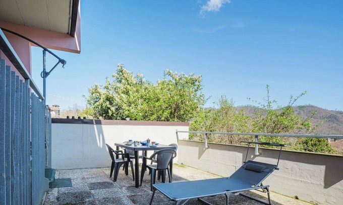Pignone Apartment | Cosy apartment for 4 people with WIFI, pool, TV, terrace and parking