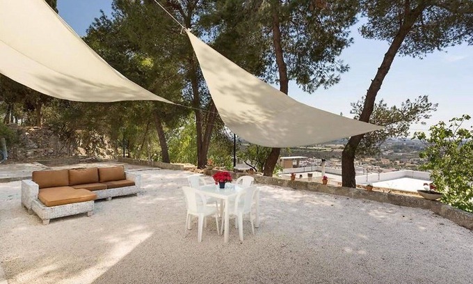 Matino Apartment | Cosy apartment for 4 people with WIFI, A/C, TV, patio and pets allowed