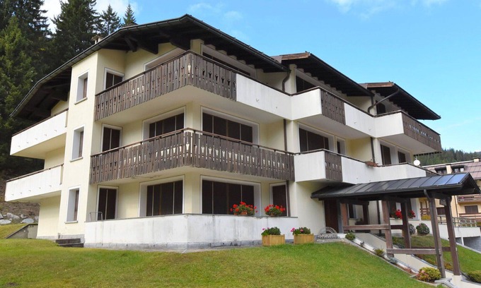 Madonna di Campiglio Apartment | Cosy apartment for 4 people with WIFI, TV, terrace and pets allowed