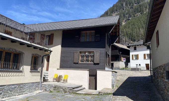 Augio Apartment | Cosy apartment for 4 people with WIFI, TV, patio and parking
