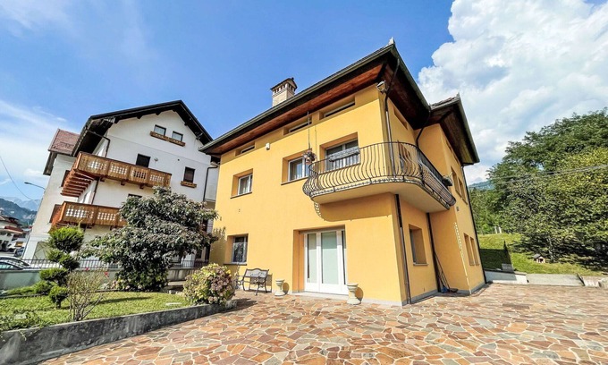 Ovaro Apartment | Cosy apartment for 4 people with WIFI, TV, balcony and parking