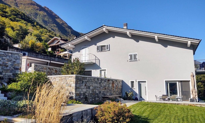 Samolaco Apartment | Cosy apartment for 4 people with WIFI, A/C, TV, patio and parking