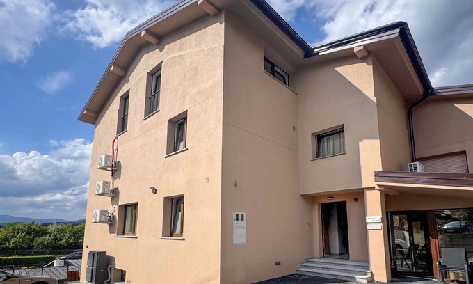 Postojna Apartment | Cosy apartment for 4 guests with WIFI, A/C, TV, panoramic view and parking