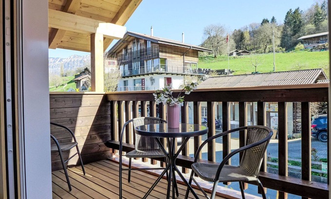 Krattigen Apartment | Cosy apartment for 5 guests with WIFI, TV, balcony and panoramic view