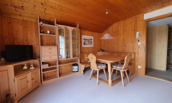 Valbella Apartment | Cosy apartment for 5 guests with WIFI, TV, balcony and pets allowed