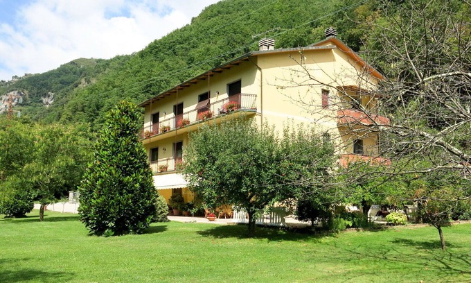Casoli Apartment | Cosy apartment for 5 guests with WIFI, pool, TV, patio and parking