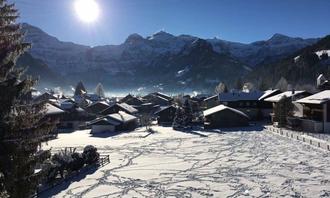 Lenk Apartment | Cosy apartment for 5 guests with WIFI, balcony and parking