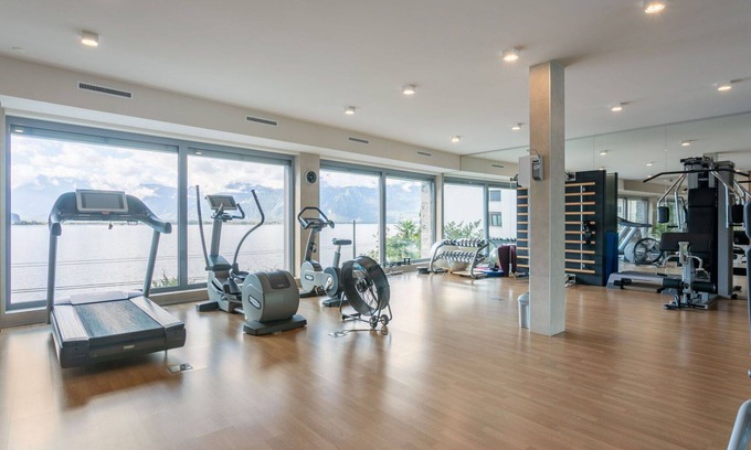 Montreux City Centre Apartment | Cosy apartment for 6 people with pool, WIFI, TV, balcony and panoramic view