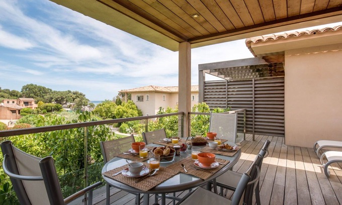 Sainte-Lucie-de-Porto-Vecchio Apartment | Cosy apartment for 6 people with A/C, WIFI, TV, terrace, pets allowed and parking