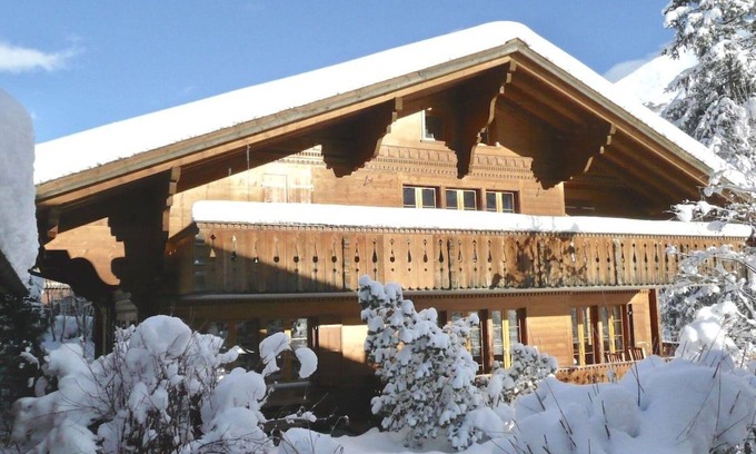 Lauenen Apartment | Cosy apartment for 6 guests with WIFI and pets allowed