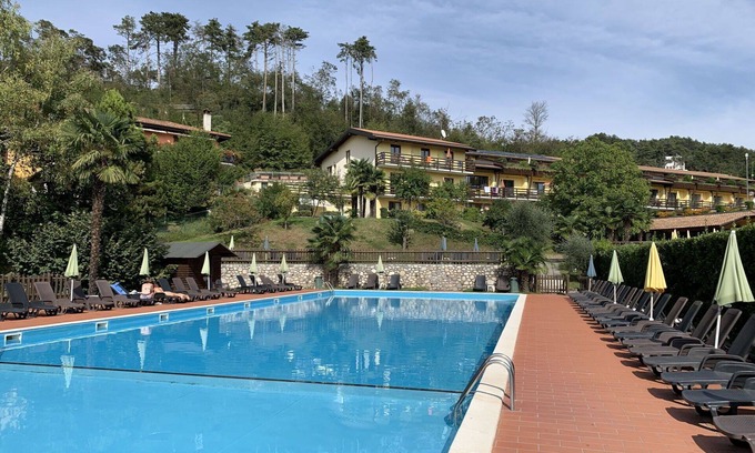 Tremosine Apartment | Cosy apartment for 6 people with WIFI, pool, hot tub, TV, terrace and pets allowed