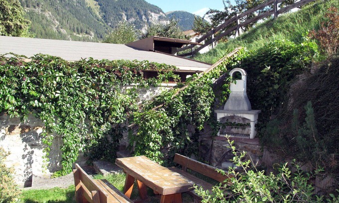 Pfunds Apartment | Cosy apartment for 8 guests with WIFI, TV, balcony, pets allowed and parking