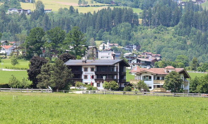 Kapfing Apartment | Cosy apartment for 4 people with WIFI, TV, balcony, pets allowed and panoramic view