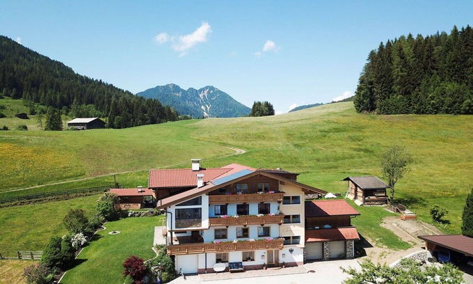 Wildschoenau Apartment | Cosy apartment for 4 people with WIFI, TV and balcony