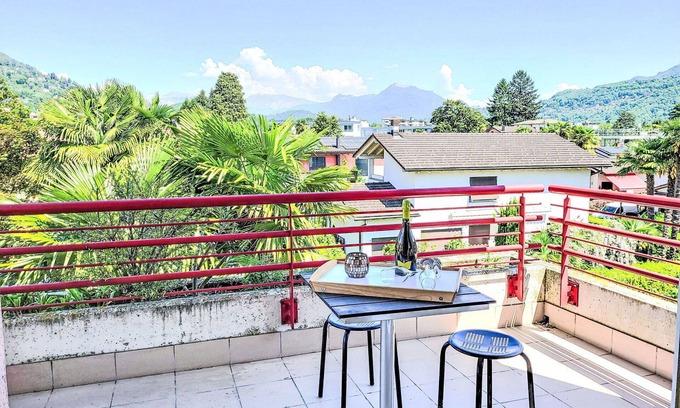 Pura Apartment | Cosy apartment for 4 guests with pool, WIFI, TV and balcony