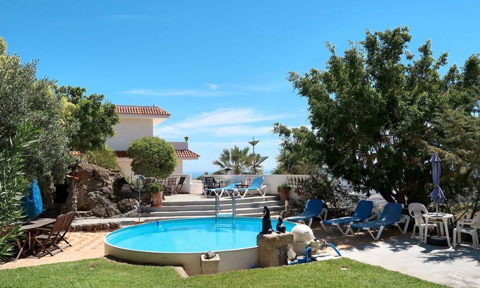 Las Cuevecitas Apartment | Cosy apartment for 2 people with WIFI, pool, TV, terrace and parking