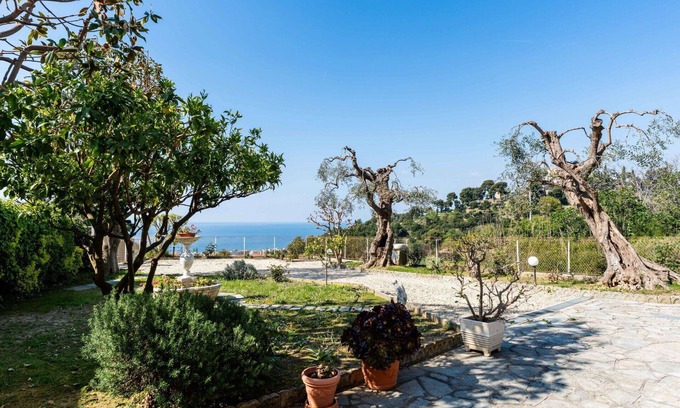 Bordighera Apartment | Cosy apartment for 3 people with A/C, WIFI and TV