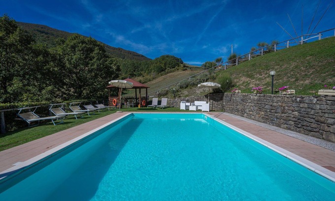 Cutigliano Apartment | Cosy apartment for 6 people with WIFI, pool, TV, veranda, pets allowed and parking