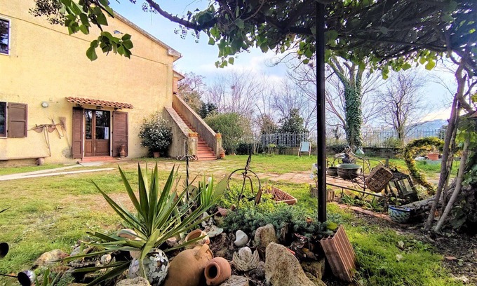 Roccastrada Apartment | Cosy apartment for 4 people with WIFI, TV, patio and pets allowed
