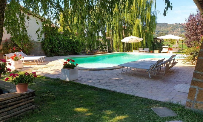 Montefiascone Villa | Cosy apartment in villa for 6 people with WIFI, pool, TV, patio, pets allowed and panoramic view