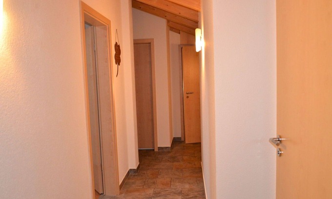 Sankt Anton am Arlberg Villa | Cosy apartment in villa for 5 guests with WIFI, TV, balcony, pets allowed and parking