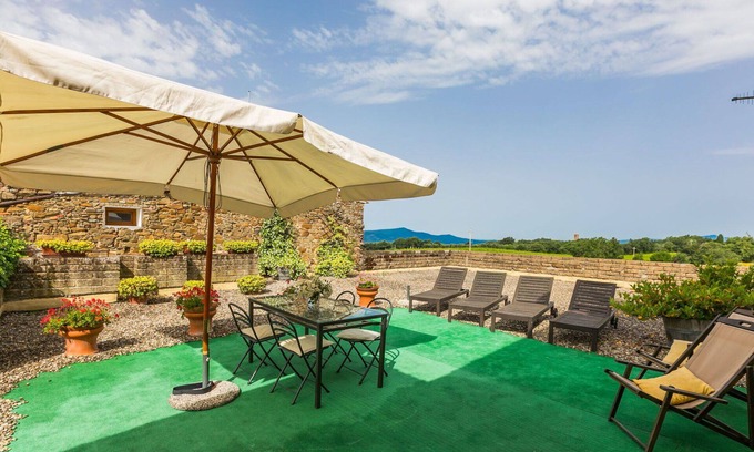 Sasso dʼOmbrone Villa | Cosy apartment in villa for 6 guests with WIFI, A/C, pool and patio