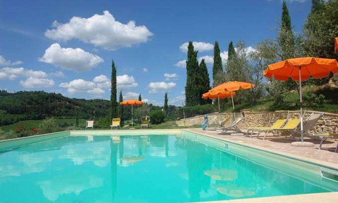 Poggibonsi Villa | Cosy apartment in villa with pool, WIFI, TV, patio and panoramic view, close to San Gimignano
