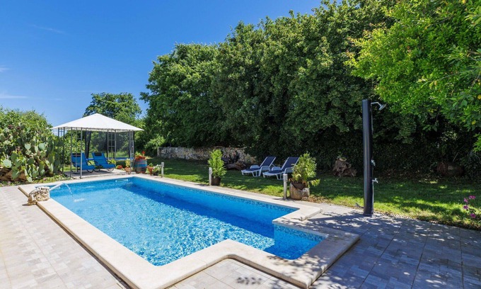Pinezici House | Cosy apartment in villa for 4 guests with pool, WIFI, A/C, TV, terrace, pets allowed and parking
