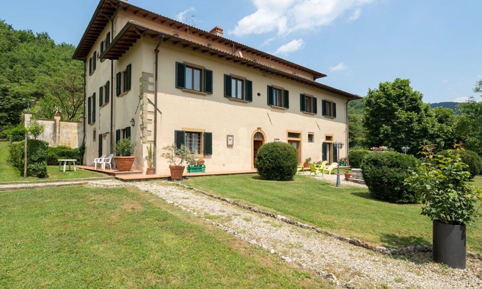 Dicomano House | Cosy apartment in villa for 6 people with WIFI, pool, TV, patio, pets allowed and panoramic view