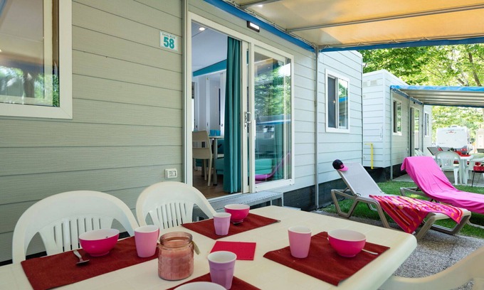 Sirmione House | Cosy apartment in villa for 5 guests with A/C, WIFI, pool, TV, patio and pets allowed