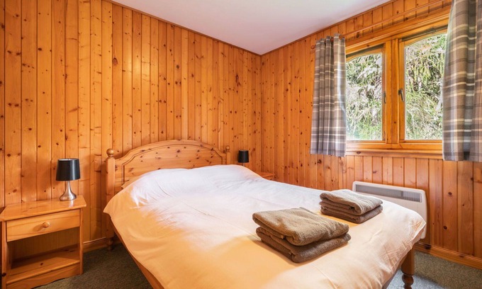 Balnain House | Cosy apartment in villa for 6 guests with WIFI, TV, pets allowed and parking
