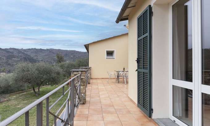 Costa dʼOneglia Villa | Cosy apartment in villa for 4 guests with A/C, WIFI, patio, pets allowed and parking