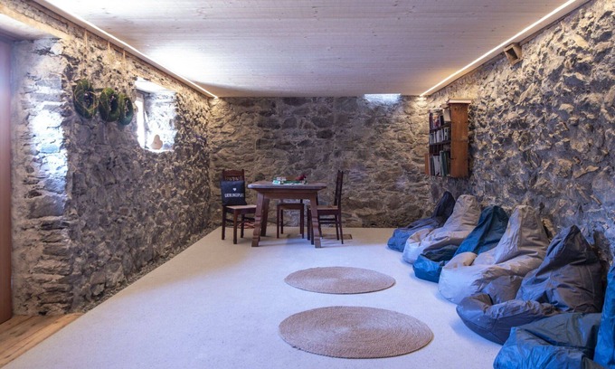 Kauns Villa | Cosy apartment in villa for 8 guests with WIFI, terrace and parking