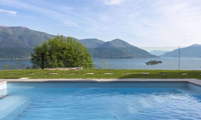 Ascona Villa | Cosy apartment in villa for 2 people with internet, pool, A/C, TV, patio and panoramic view